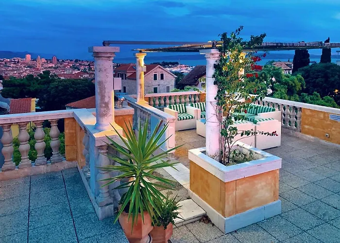 Villa Marjan - 3 Bdr, 3 Bath, Parking